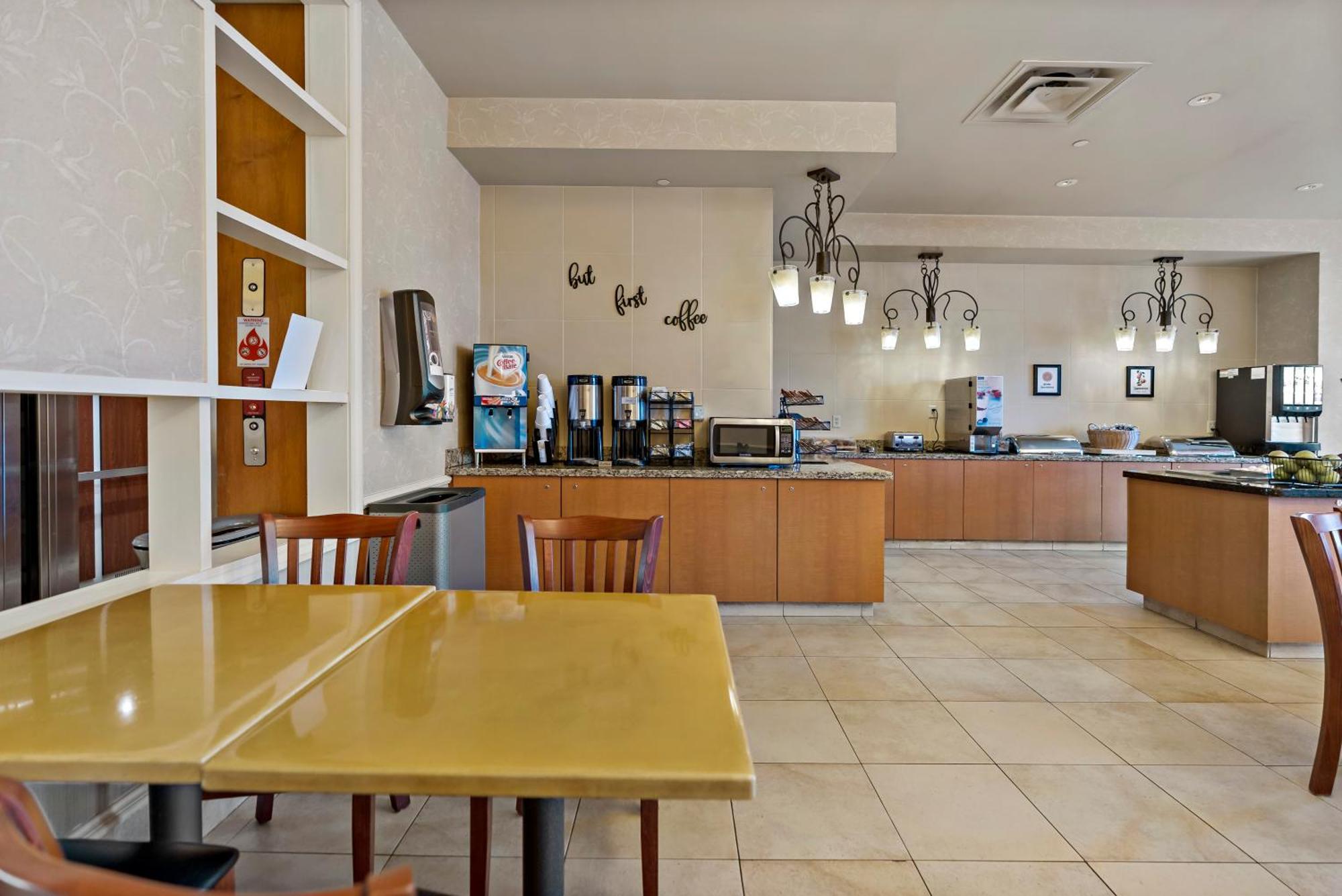 The Inn At Charles Town / Hollywood Casino 外观 照片